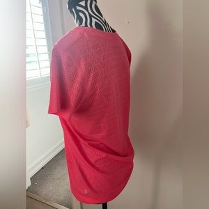 Lululemon pink shirt
